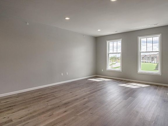 4th image of 305 Tillary Ln #201