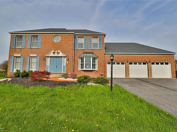 2nd image of 1011 Blue Mountain Dr