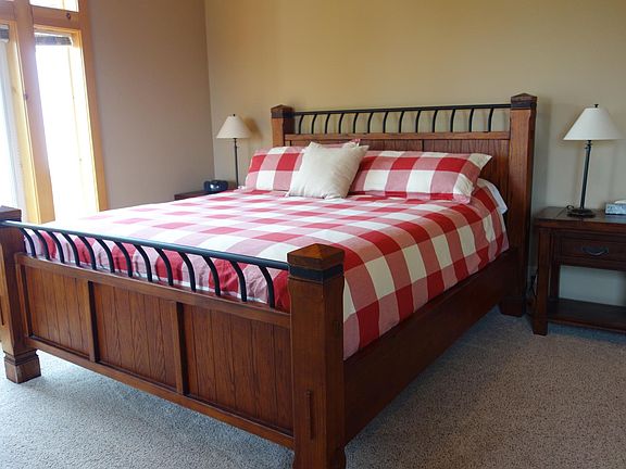 Upper level King main bedroom