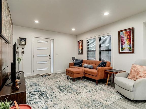 3rd image of 4534 Holly St