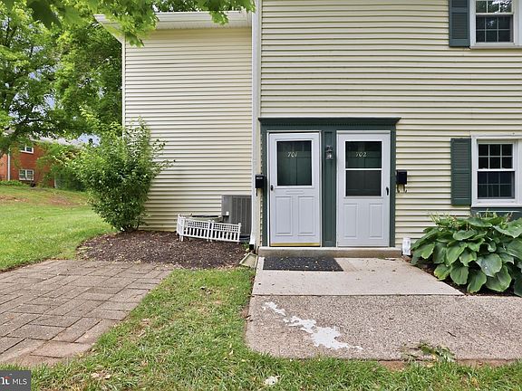 2nd image of 701 Yardley Cmns