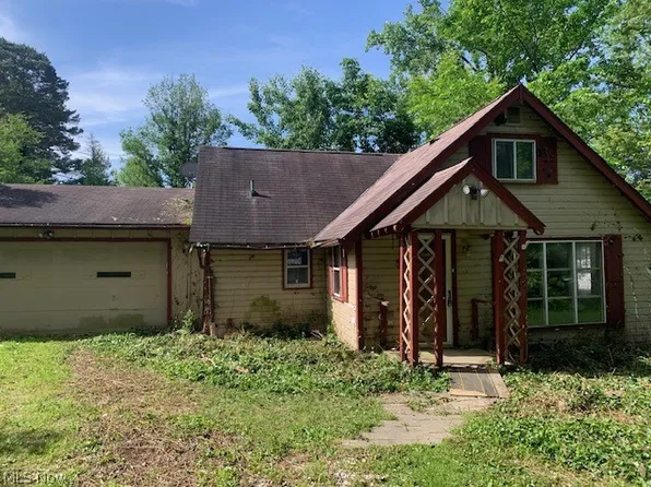 9811 Cleveland Dr, Chagrin Falls, OH 44023