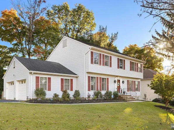 22 Rock Ridge Rd, Mahwah, NJ 07430