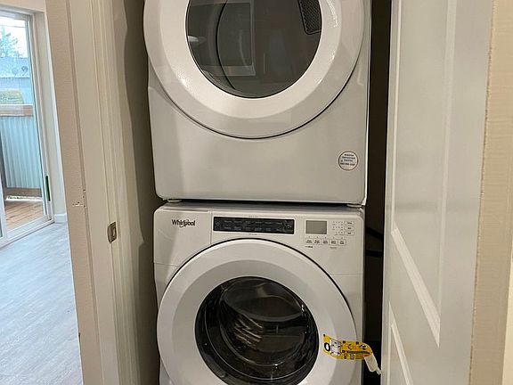 5th image of 609 Plymouth Dr NE #603-204