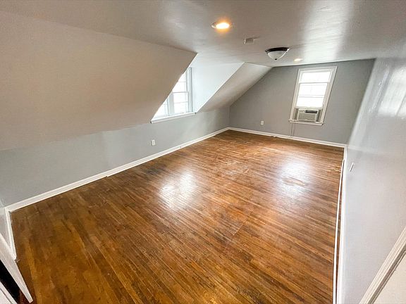 3rd image of 714 N Fillmore St #1/2