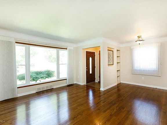 4th image of 48440 Bluebird Dr