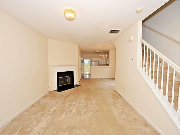 3rd image of 1628 Cove Creek Cir