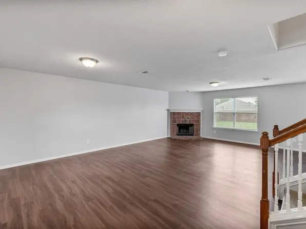 2048 Stagecoach Trl, Heartland, TX 75126