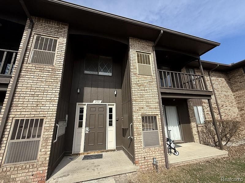 1st image of 250 E Thirteen Mile Rd APT 11