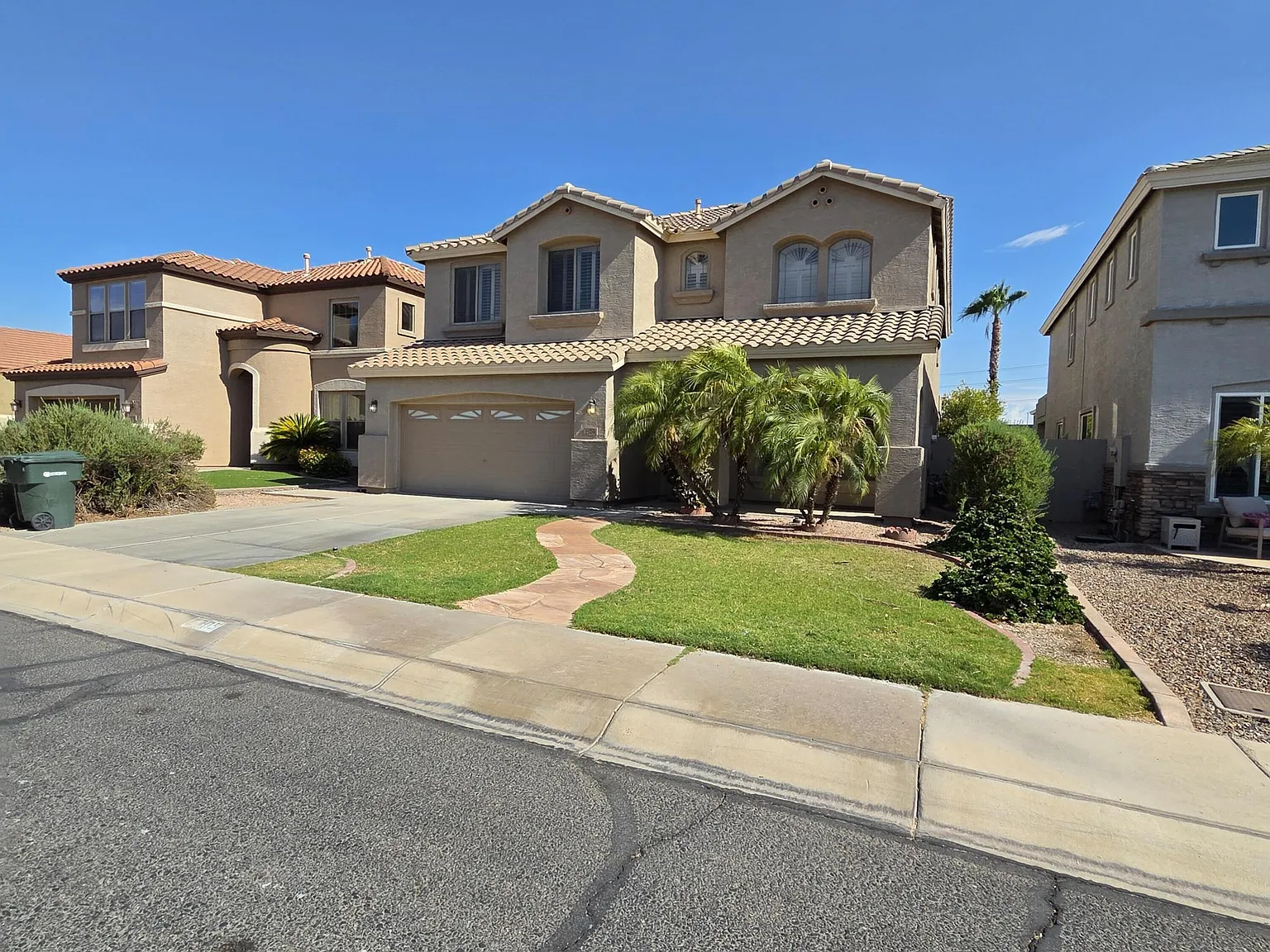 4 bed, 3.5 bath, 3118 sqft, $3,000 — Photo 2