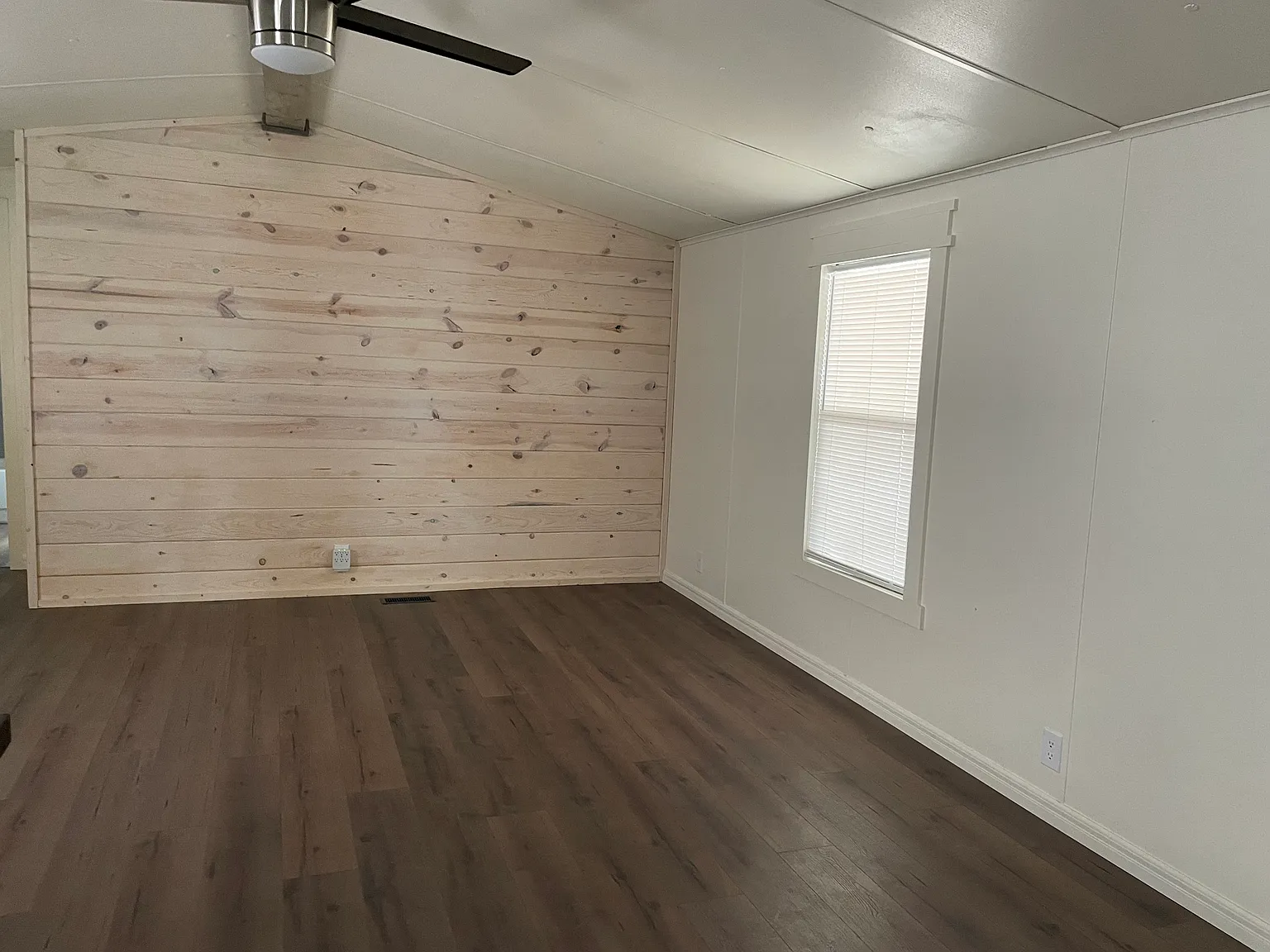 2 bed, 1056 sqft, $1,670 — Photo 4