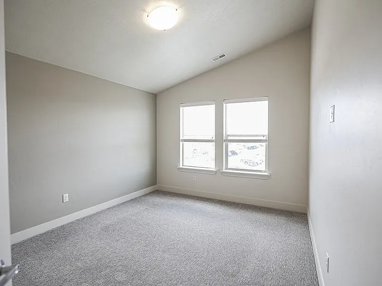 Mesa Falls Apartments — Photo 18