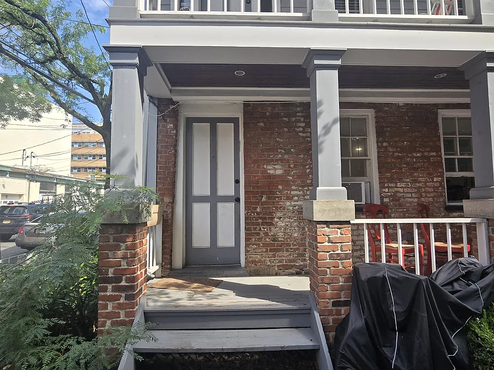 124 Erie St #1