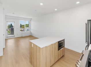 2450 Garden Dr #425, Vancouver, BC V5N 4Y6