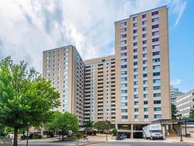 4601 N Park Ave APT 611-L, Chevy Chase, MD, 20815