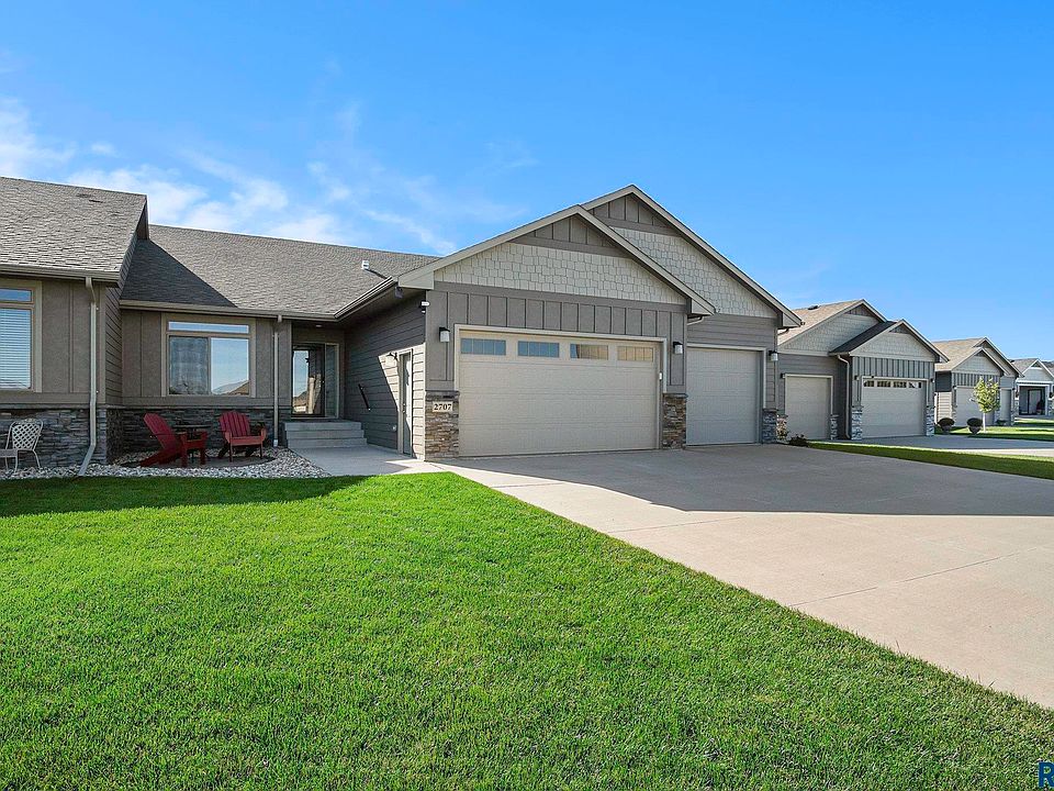 1st image of 2707 W Oak Hill Dr