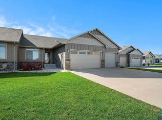 2707 W Oak Hill Dr, Sioux Falls, SD 57108