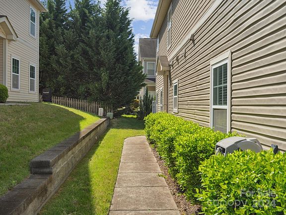 3rd image of 14424 Glendon Hall Ln