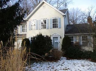 40 Acorn Ln, Milford, CT 06461