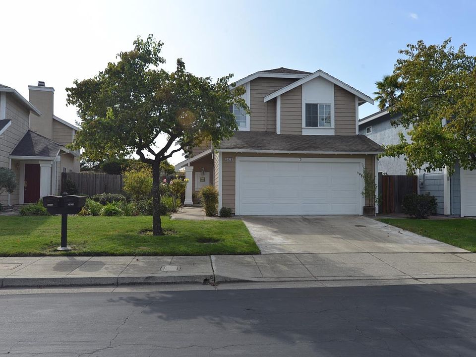 1st image of 3476 Catalina Ave