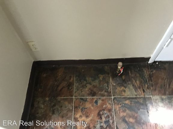5th image of 2070 Grasmere Ave