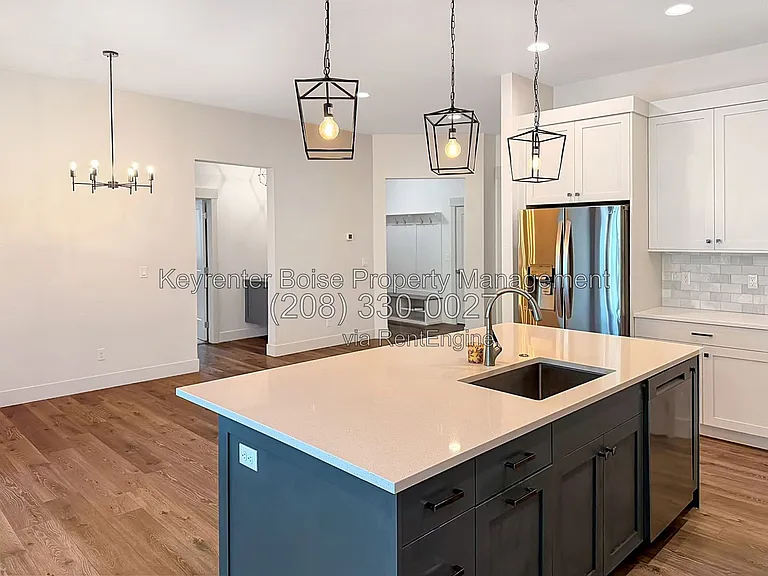 1440 W Cerulean St — Photo 6