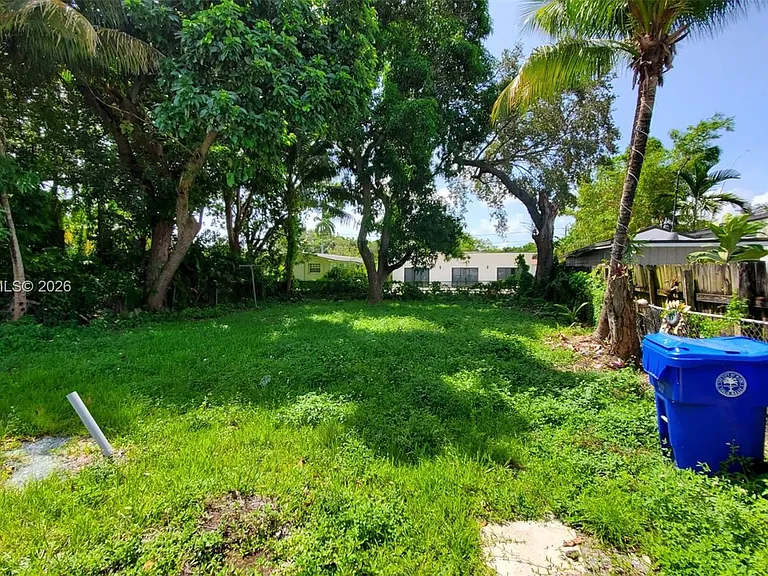 560 NW 53rd St — Photo 12