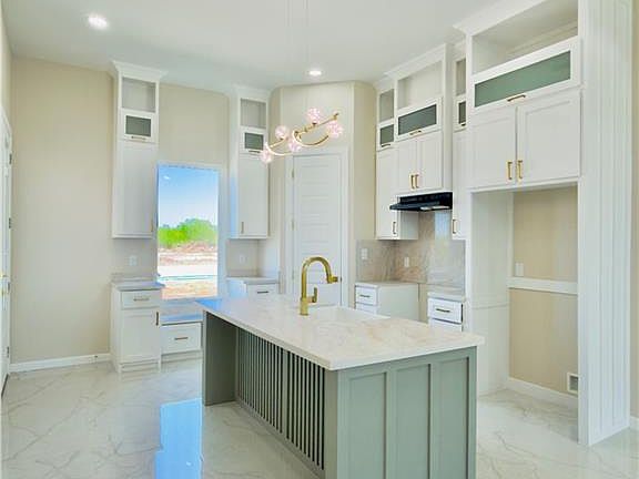 5th image of 2409 E Tamarindo Ave