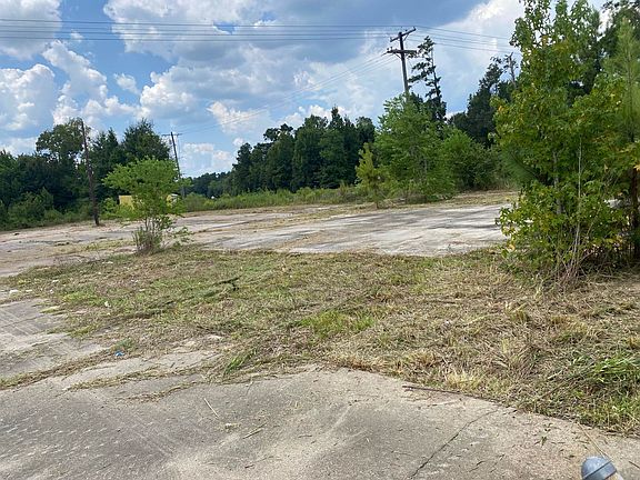 2nd image of 853 Parish Rd