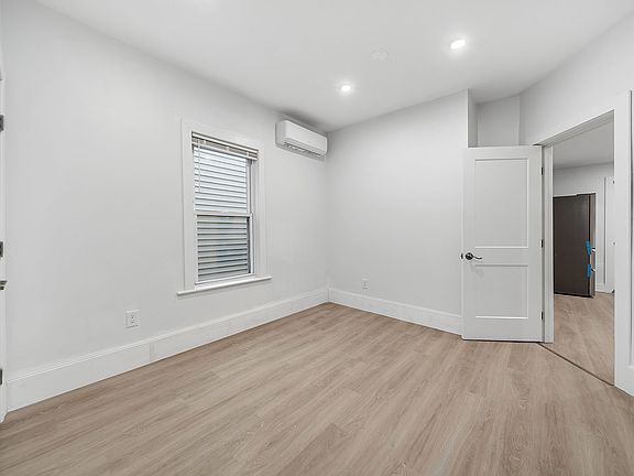 5th image of 92 Willow St #U3