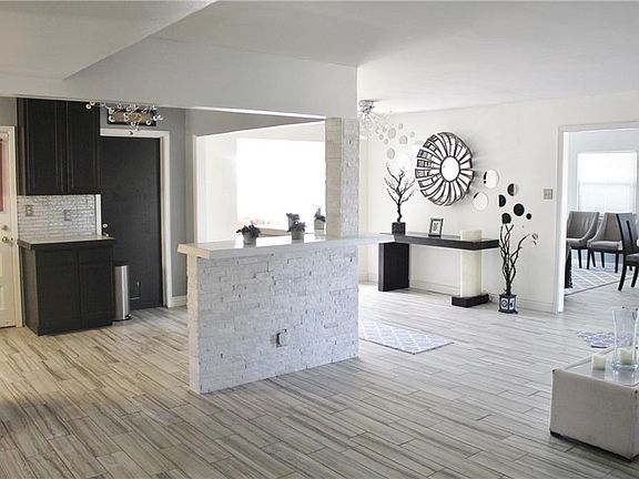 4th image of 326 Olivia Cir