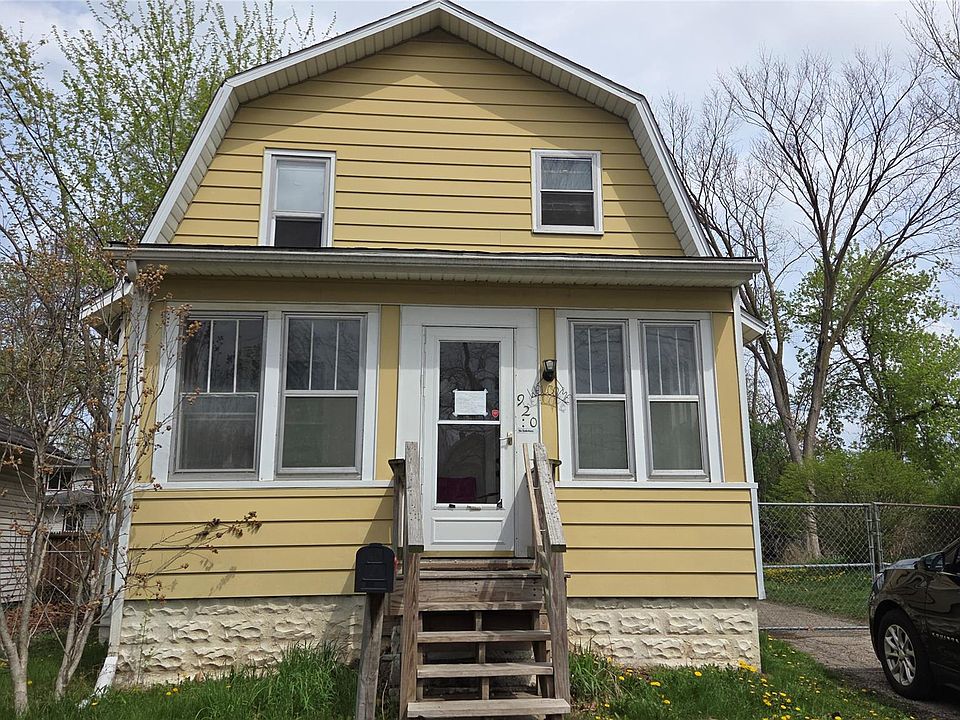 1st image of 920 Huron St