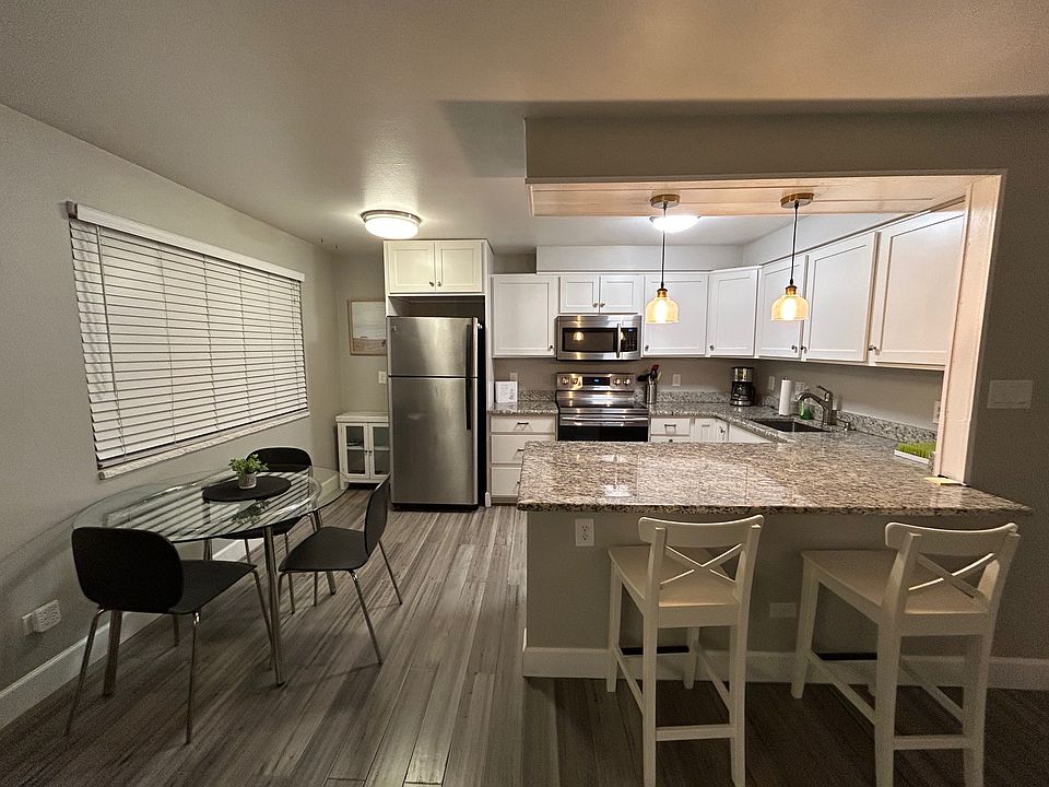 Fully remodeled kitchen & bar