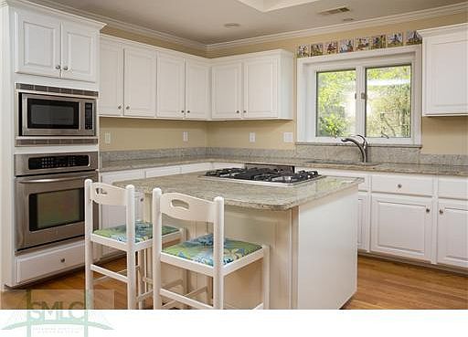 3rd image of 211 Pettigrew Dr