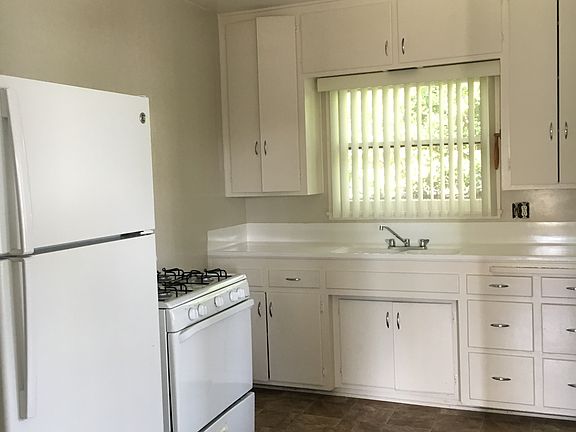 5th image of 7027 S La Cienega Blvd