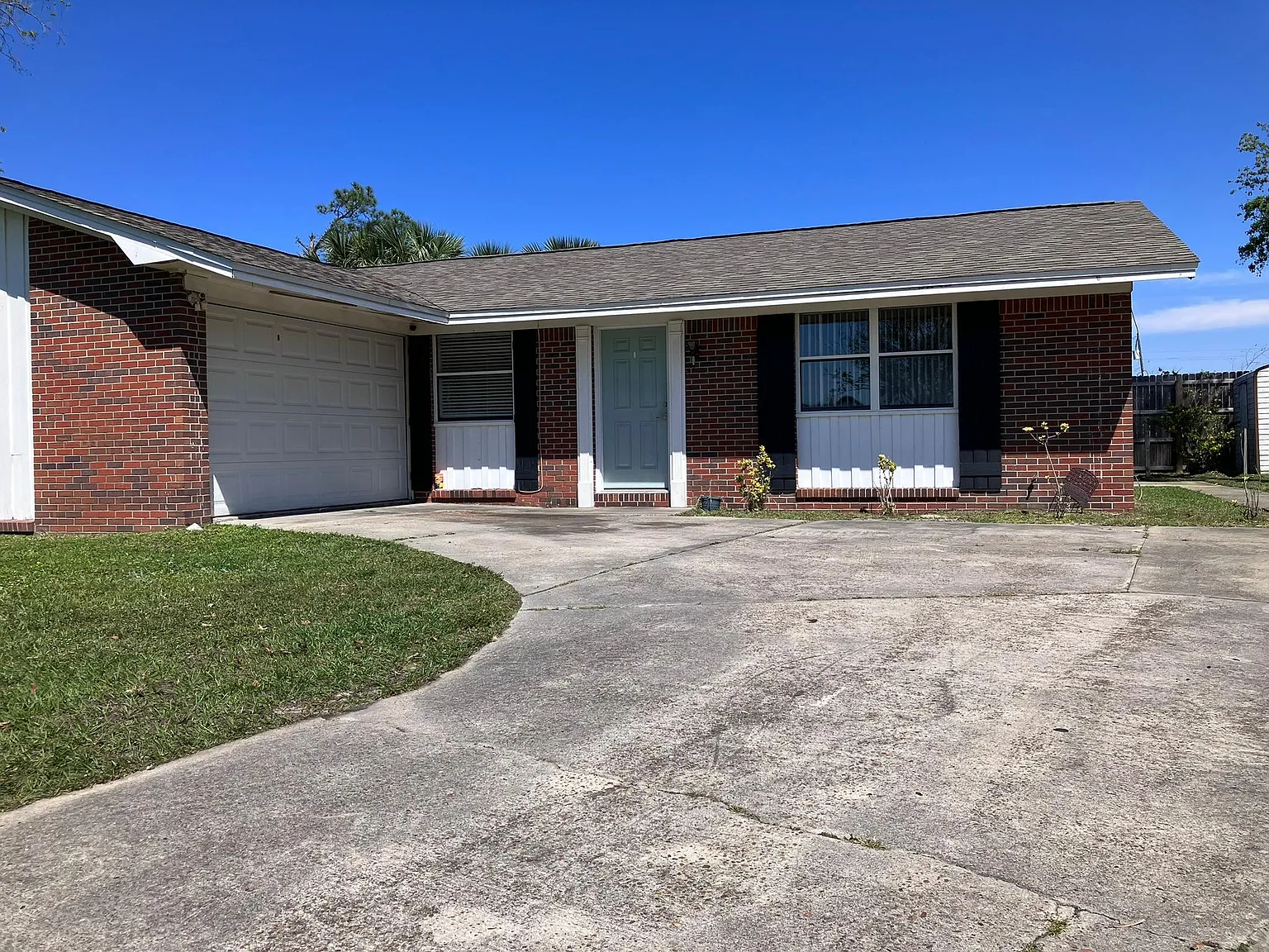 3 bed, 1660 sqft, $2,200 — Photo 1