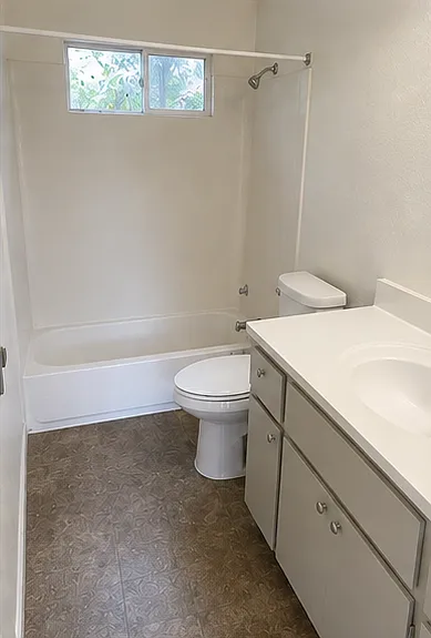 2822 Albany Ave — Photo 8