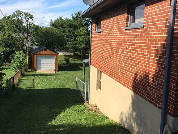3rd image of 110 Sherwood Dr