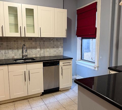 3rd image of 270 Harrison Ave #1