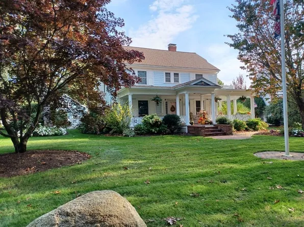 62 Nanumett St, Buzzards Bay, MA 02532