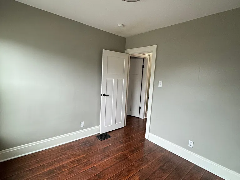 988 Linwood Ave — Photo 19