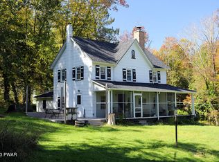 430 Peggy Runway Rd, Beach Lake, PA 18405