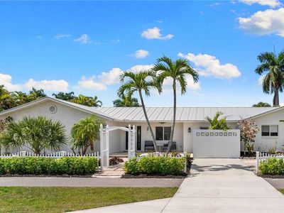 699 99th AVE N, Naples, FL, 34108
