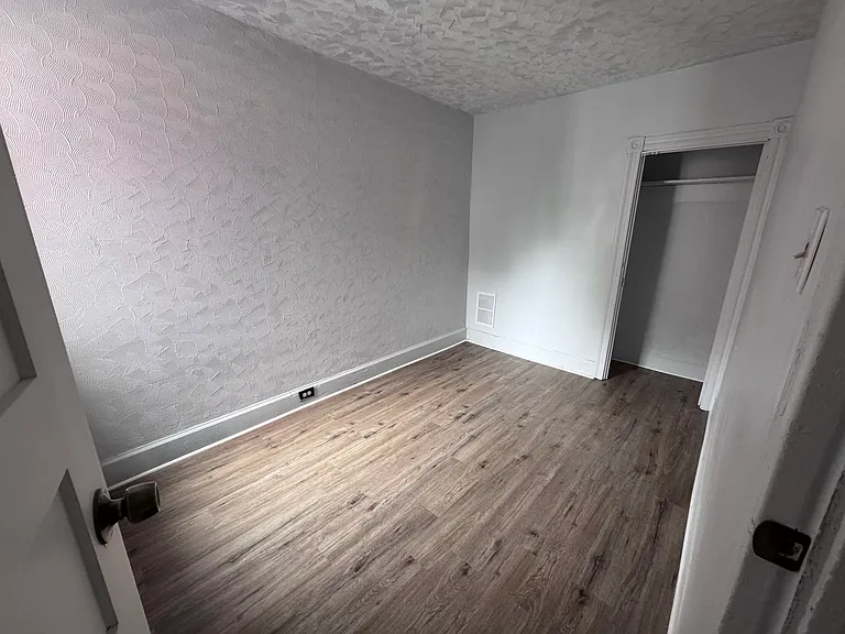 1323 Berryhill St #1 — Photo 13