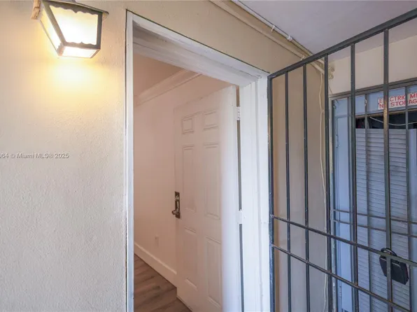 2551 NW 13th St APT 11, Miami, FL 33125