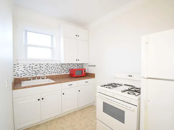 196 Ocean Rd APT C, Narragansett, RI 02882