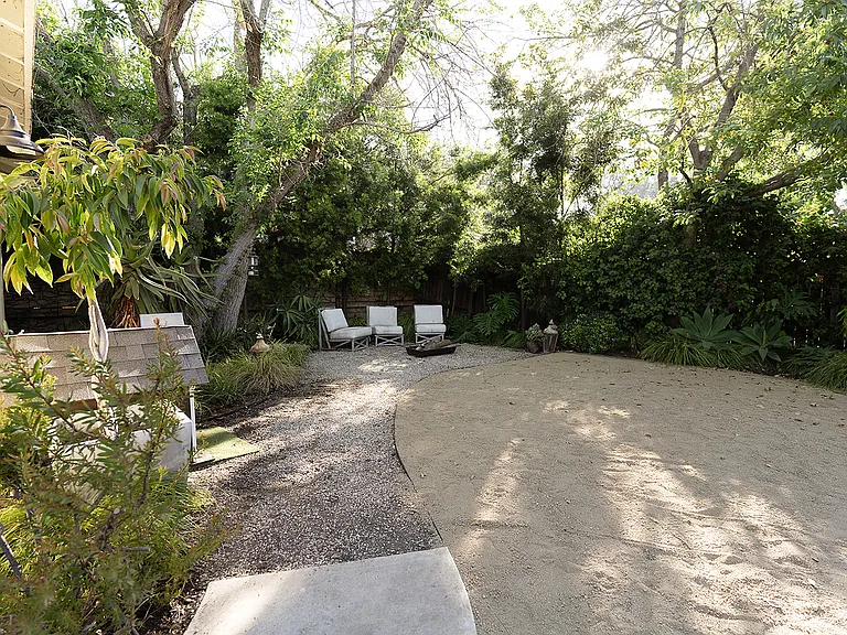 2841 Los Feliz Dr #B — Photo 13