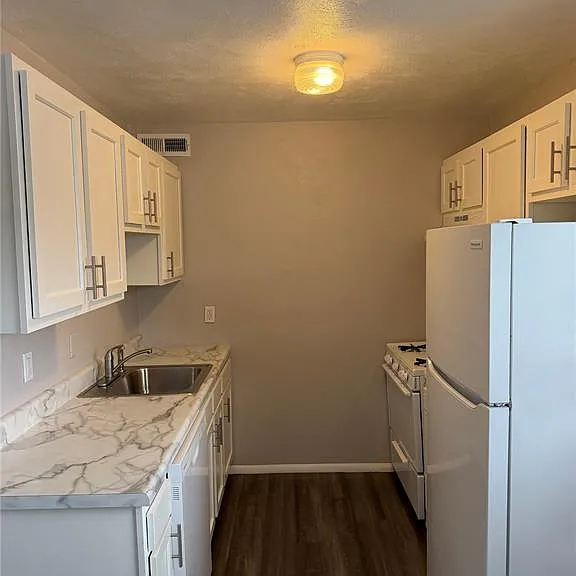 6727 Colony Acres Dr #B — Photo 3
