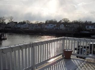 660 Fishermans Rd, Baldwin, NY 11510