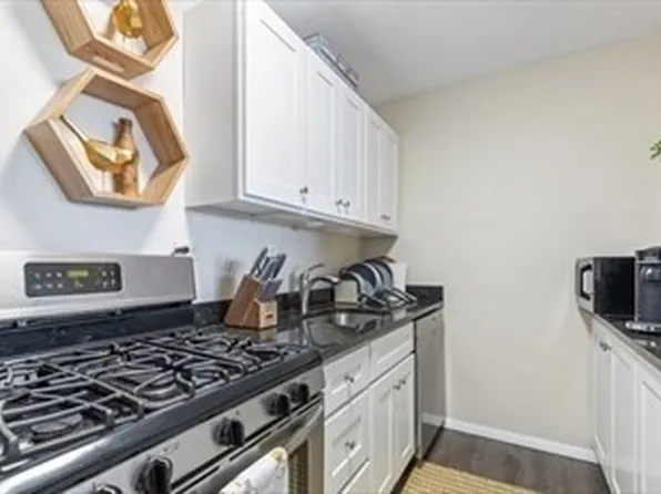9 Hawthorne Pl APT 10P, Boston, MA 02114